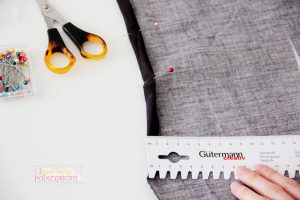 Obere Kante für den Saum umlegen Obere Kante für den Saum umlegen