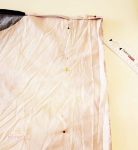 Seitenkante der Bettwäsche schließen Seitenkante der Bettwäsche schließen